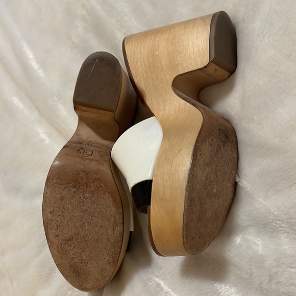 HP🎉🎉Chanel patent leather platform logo wedges - Picture 5 of 8